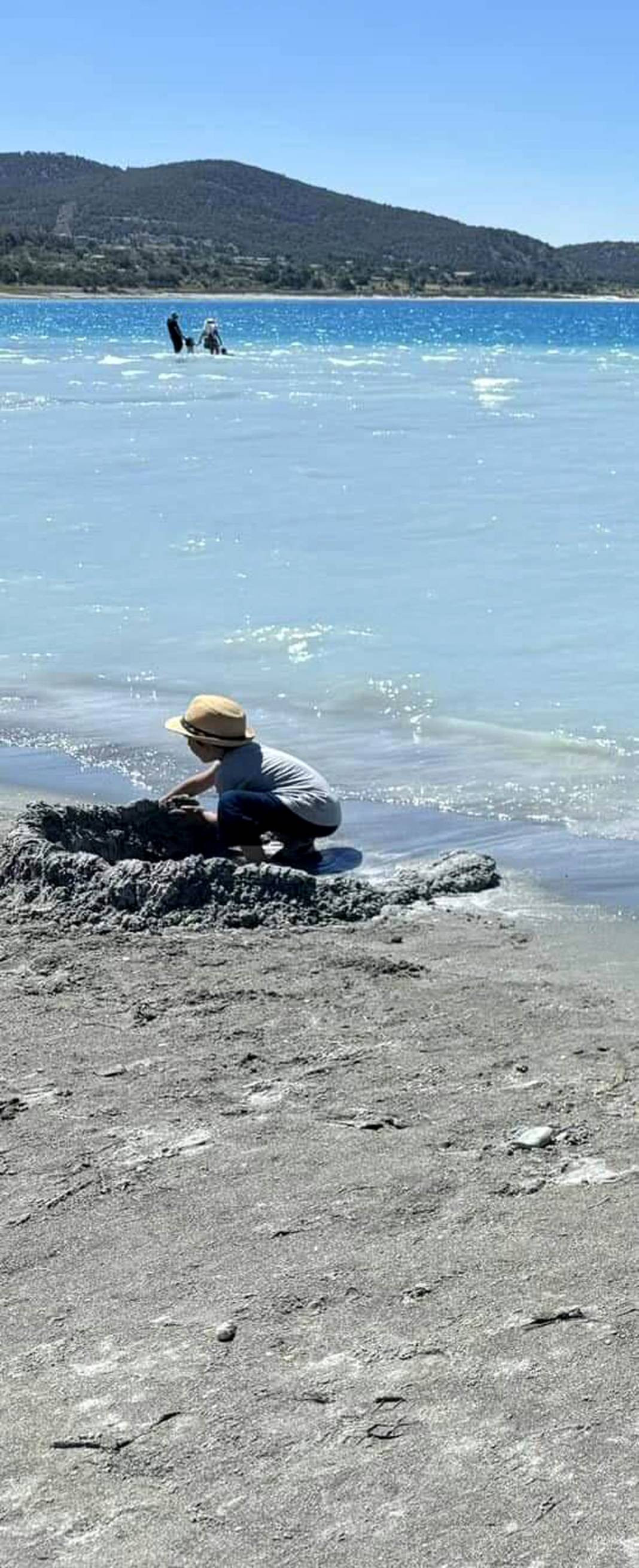 Doğa harikası ölüyor. Ayak bile basılmaması gerekirken dozerle girdiler - Resim: 2